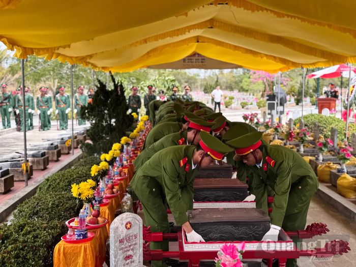 13 hài cốt liệt sĩ được tìm thấy tại khu vực Câu Nhi trong gần 2 tháng - Ảnh: Mai Linh