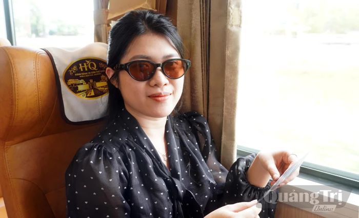 Chị Dương Minh Hiền: Hy vọng từ chuyến tàu này, ngày càng có nhiều du khách đến tham quan, khám phá và cảm nhận vẻ đẹp, lịch sử, văn hóa của quê hương Quảng Trị - Ảnh: N.M
