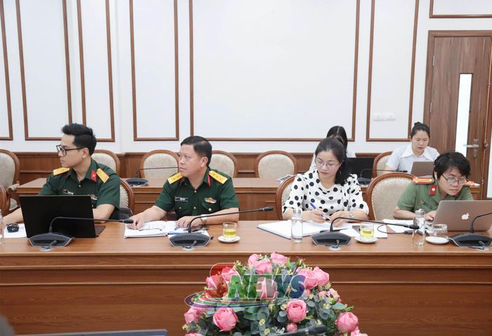 Các đại biểu dự hội nghị trực tuyến.