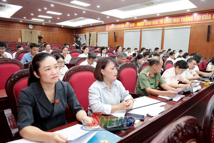 Các đại biểu dự kỳ họp.