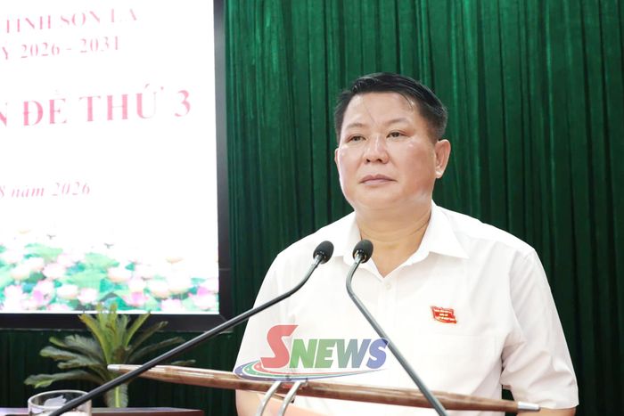 Đồng chí Phó Bí thư Thường trực Tỉnh ủy, Chủ tịch HĐND tỉnh phát biểu tại kỳ họp.