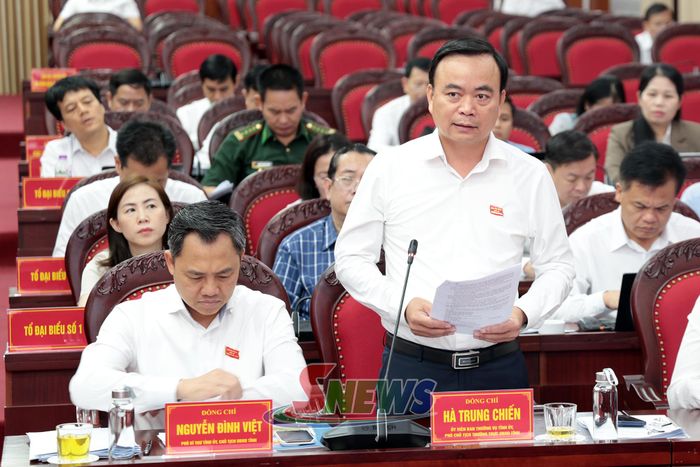 Đồng chí Hà Trung Chiến, Ủy viên Ban Thường vụ Tỉnh ủy, Phó Chủ tịch Thường trực UBND tỉnh phát biểu làm rõ thêm một số nội dung.