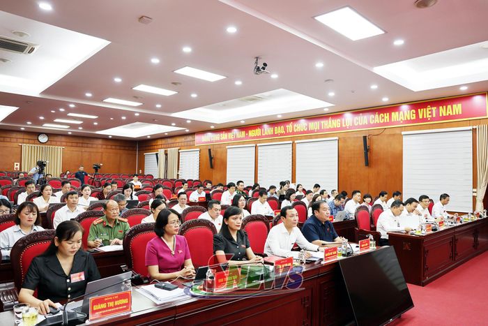 Các đại biểu dự kỳ họp.