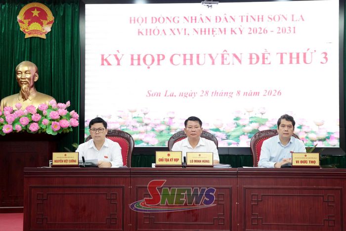 Chủ tọa điều hành kỳ họp.