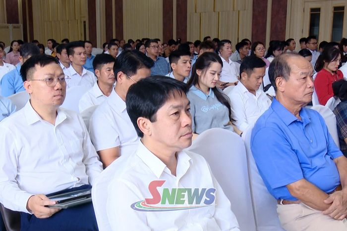 Các đại biểu dự Hội thảo.