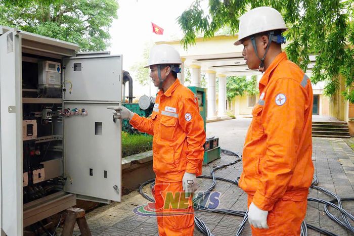Điện lực Tô Hiệu chuẩn bị phương án cấp điện phục vụ kỳ nghỉ lễ và Lễ khai giảng năm học mới.