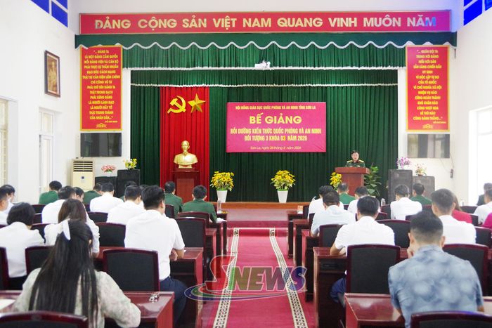 Bế giảng lớp bồi dưỡng kiến thức quốc phòng và an ninh đối tượng 3 (khoá 3).