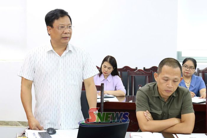Lãnh đạo Báo và Phát thanh, truyền hình Sơn La phát biểu tại hội nghị.