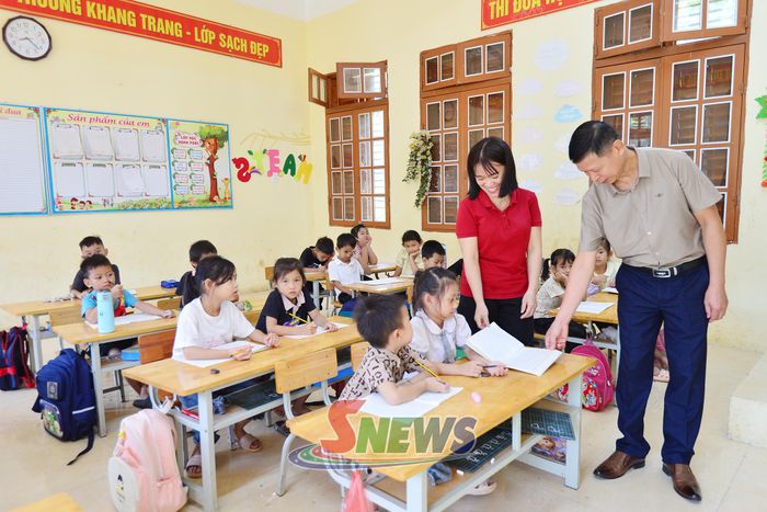 Lớp tăng cường tiếng Việt cho học sinh dân tộc thiểu số trước khi vào lớp 1 tại Trường Tiểu học và THCS Phiêng Côn, xã Chiềng Sại.