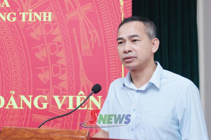Đồng chí Phó Bí thư Đảng ủy các cơ quan Đảng tỉnh phát biểu tại hội nghị.