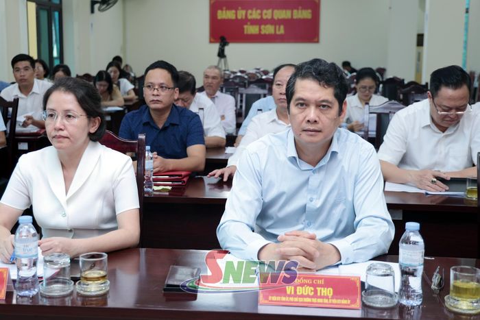 Các đại biểu dự hội nghị.