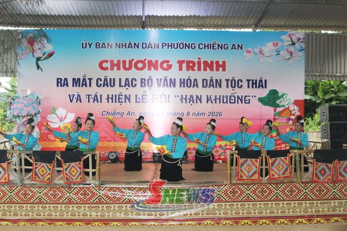 Tiết mục văn nghệ do CLB văn hoá dân tộc Thái biểu diễn tại Lễ ra mắt.