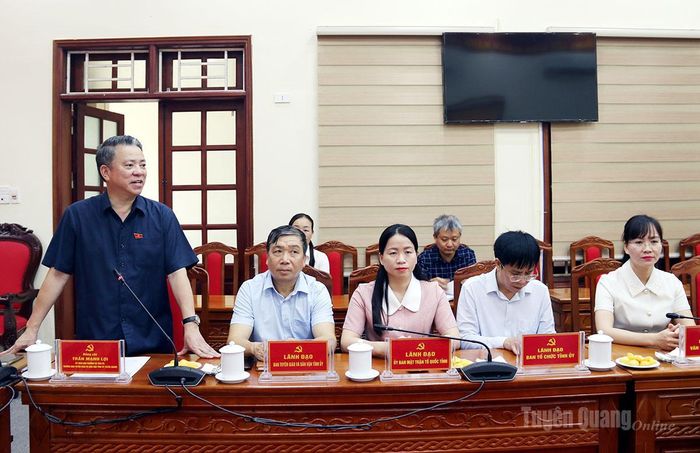 Đồng chí Trần Mạnh Lợi, Ủy viên Ban Thường vụ Tỉnh ủy, Trưởng Ban Tuyên giáo và Dân vận Tỉnh ủy thông tin khái quát kết quả thực hiện nhiệm vụ chính trị của tỉnh.