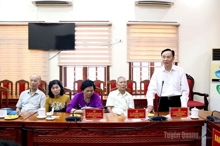 Đồng chí Tiến sĩ Nguyễn Văn Sáu, nguyên Phó Giám đốc Thường trực Học viện Chính trị Quốc gia Hồ Chí Minh, nguyên Bí thư Đảng ủy Khối các cơ quan Trung ương, Chủ tịch Hội Cựu giáo chức của Học viện phát biểu tại buổi làm việc.