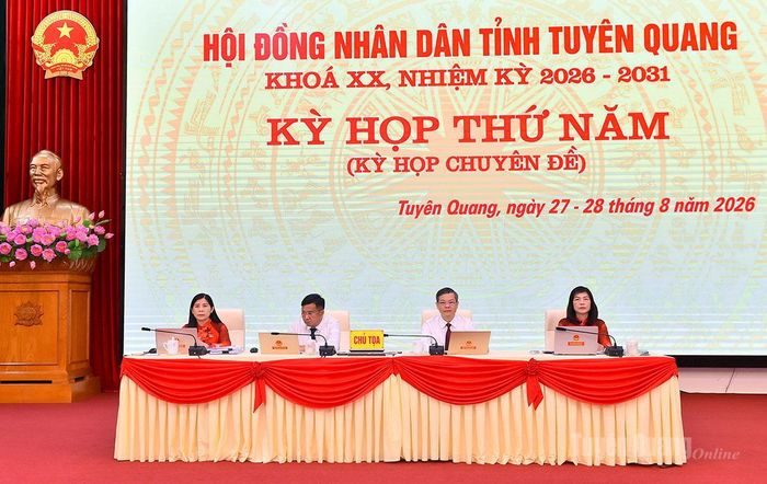 Chủ tọa kỳ họp.