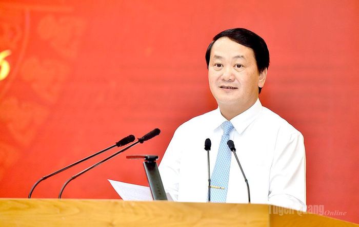 Đồng chí Bí thư Tỉnh ủy Hầu A Lềnh phát biểu tại hội nghị.