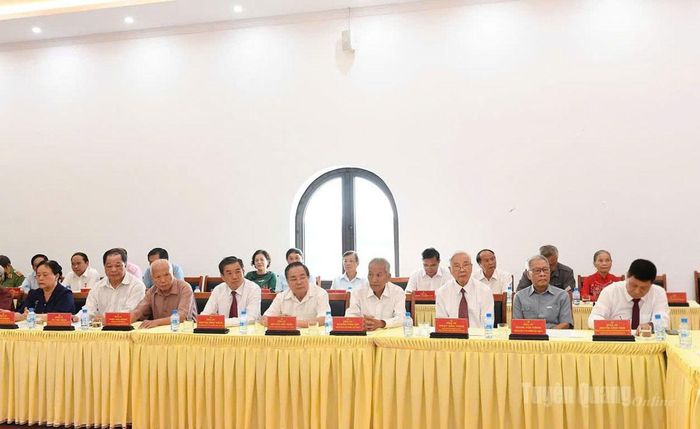 Các đồng chí nguyên lãnh đạo tỉnh dự buổi gặp mặt.