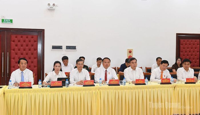 Các đồng chí Thường trực Tỉnh ủy, Ủy viên Ban Thường vụ Tỉnh ủy dự chương trình gặp mặt.