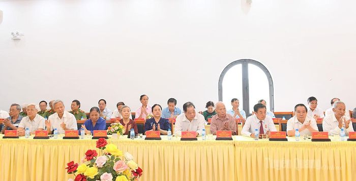 Các đại biểu dự buổi gặp mặt.