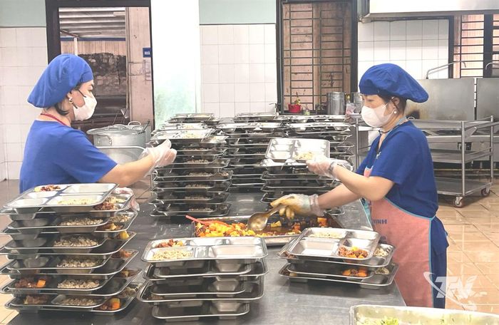 Bếp ăn tập thể góp phần bảo đảm dinh dưỡng cho học sinh Trường PT Dân tộc nội trú THPT số 1 tỉnh Thái Nguyên.