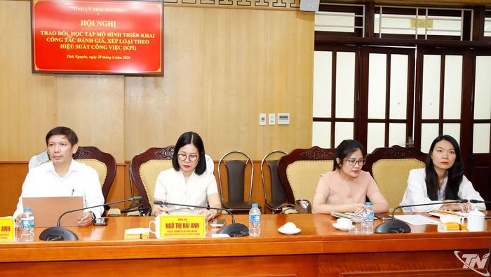 Đại biểu dự Hội nghị.