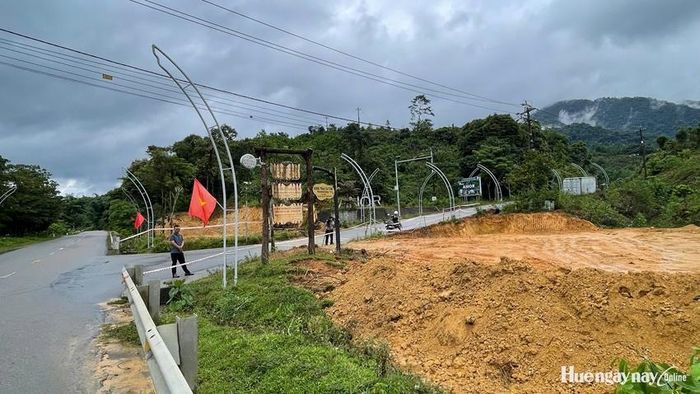 Công trình bãi đậu xe điểm du lịch cộng đồng A Nôr đang được tháo gỡ vướng mắc để đẩy nhanh tiến độ