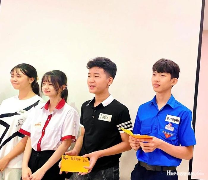 Các em học sinh mạnh dạn trình bày những suy nghĩ, quan điểm của bản thân.