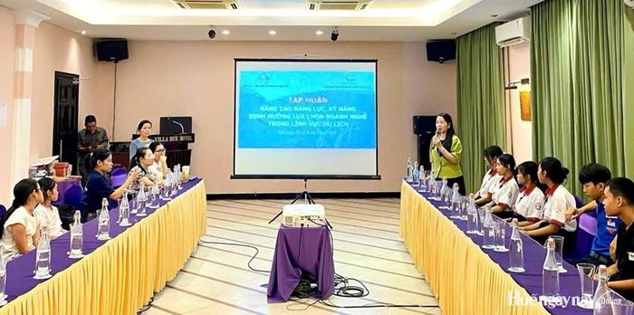 Các em học sinh tham dự lớp tập huấn.