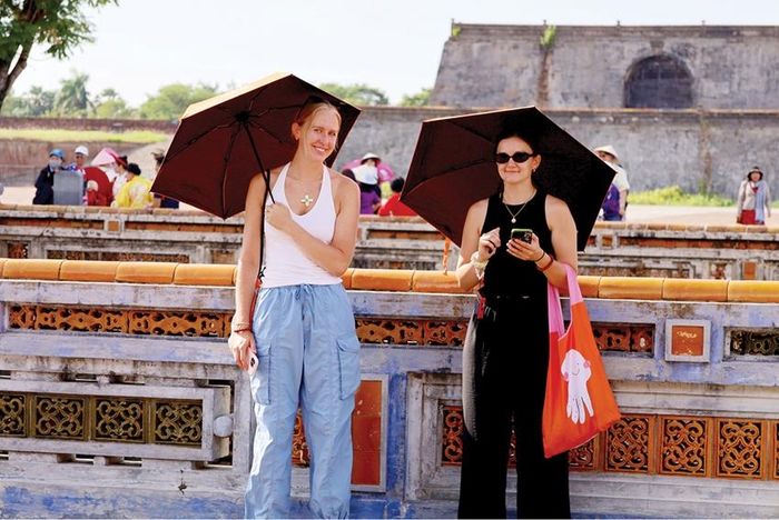 Khách quốc tế đến Huế du lịch