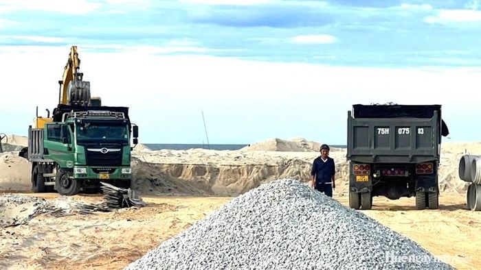 Khu vực quảng trường công viên đang được nhà thầu triển khai thi công  