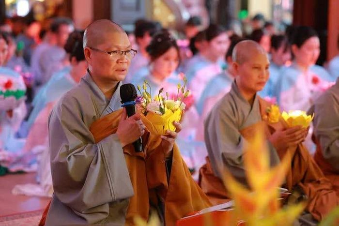 Lễ hoa đăng cầu nguyện