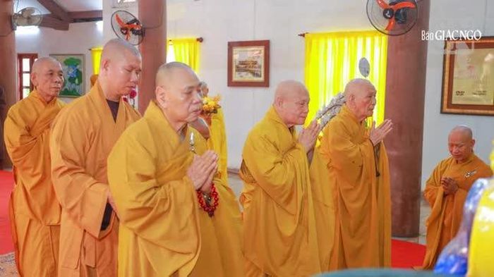Chư tôn giáo phẩm chư tôn đức nhất tâm tưởng niệm