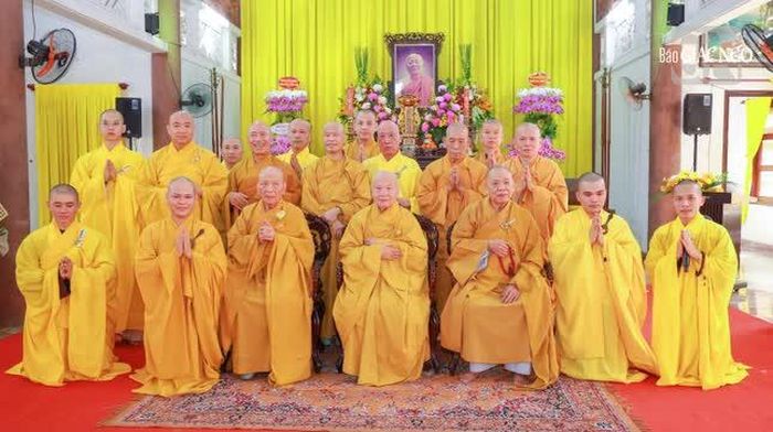 Môn đồ pháp quyến thiền viện Vạn Hạnh lưu niệm cùng chư vị lãnh đạo Hội đồng Trị sự