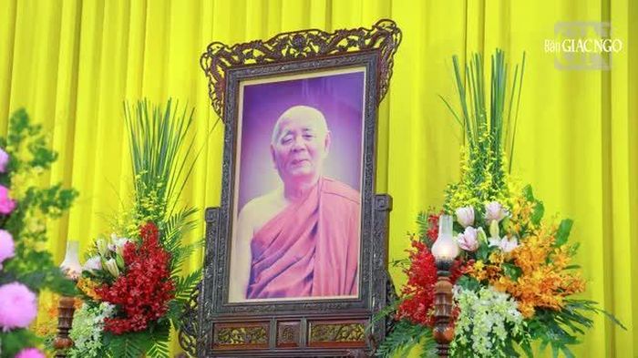 Giác linh đài Trưởng lão Hòa thượng Thích MInh Châu
