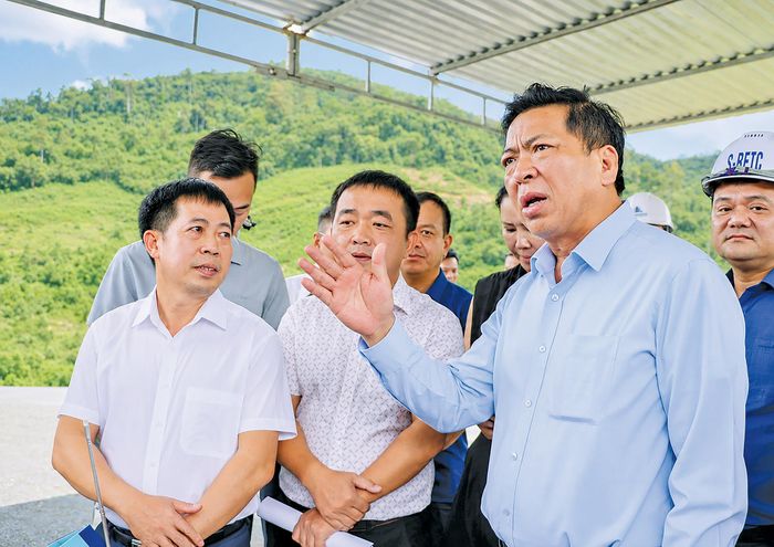 Bộ trưởng Bộ Xây dựng Trần Hồng Minh thị sát dự án mở rộng cao tốc Bắc - Nam phía Đông đoạn La Sơn - Hòa Liên ngày 9/7/2026.