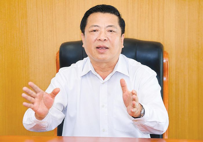 Ủy viên Ban Chấp hành Trung ương Đảng, Bộ trưởng Bộ Xây dựng Trần Hồng Minh.