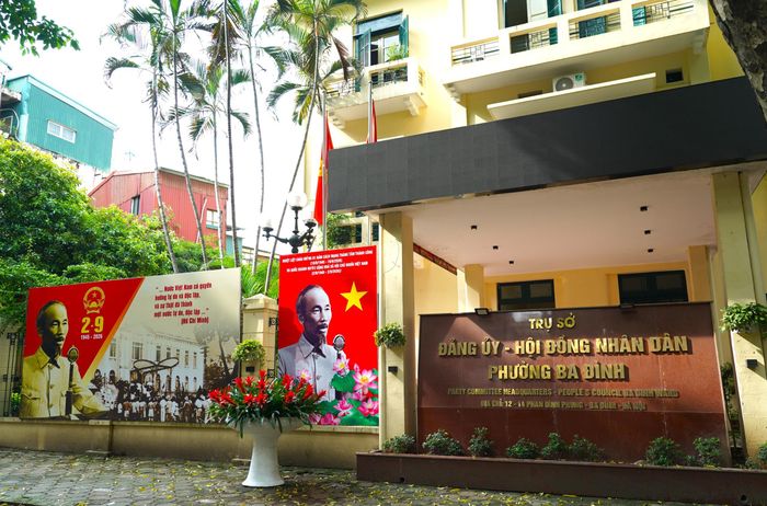 Cung đường Phan Đình Phùng - điểm đến mang vẻ đẹp cổ kính và đậm chất riêng giữa lòng Thủ đô Hà Nội.