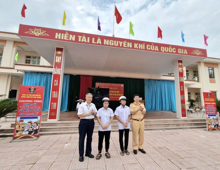 Sau mỗi câu trả lời, các em sẽ được tặng những phần quà ý nghĩa.