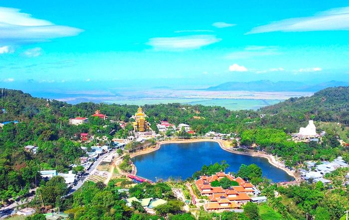 Tịnh Biên sẽ trở thành trung tâm du lịch đặc thù của tỉnh An Giang với sự kết hợp giữa du lịch sinh thái, tâm linh và chăm sóc sức khỏe.