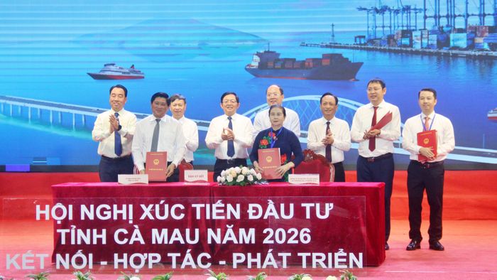 Phó Thủ tướng Chính phủ Hồ Quốc Dũng chứng kiến lễ ký kết Biên bản ghi nhớ hợp tác đầu tư giữa UBND tỉnh Cà Mau với nhà đầu tư.