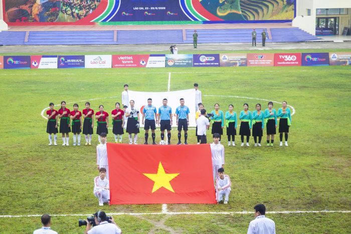 Giải Bóng đá nữ các dân tộc thiểu số Việt Nam VTV Cup lần thứ I năm 2026 diễn ra từ ngày 23 - 29/8 tại sân vận động phường Nghĩa Lộ (tỉnh Lào Cai), quy tụ 12 đội bóng nữ đến từ 9 địa phương trên cả nước.