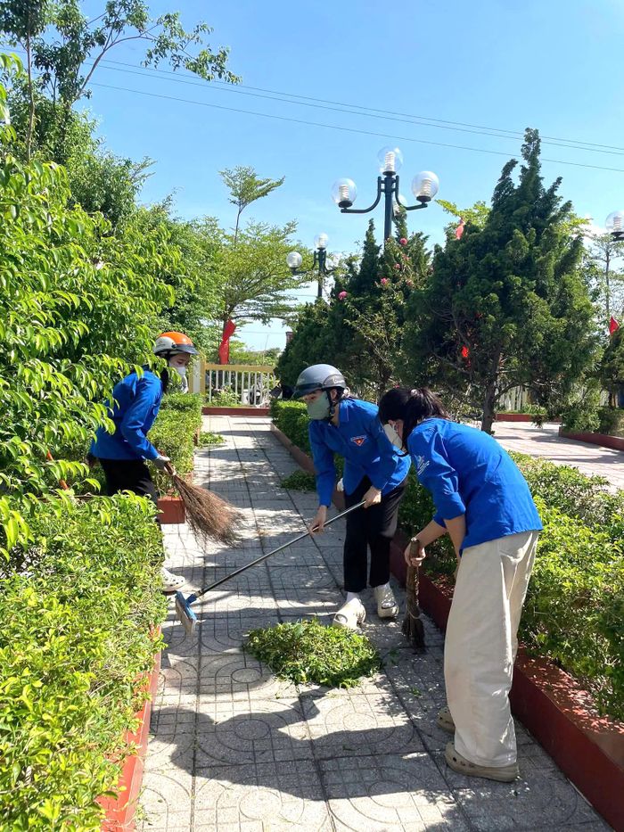 Đoàn thanh niên phường Thành Sen hưởng ứng phong trào "Ngày Chủ nhật xanh".
