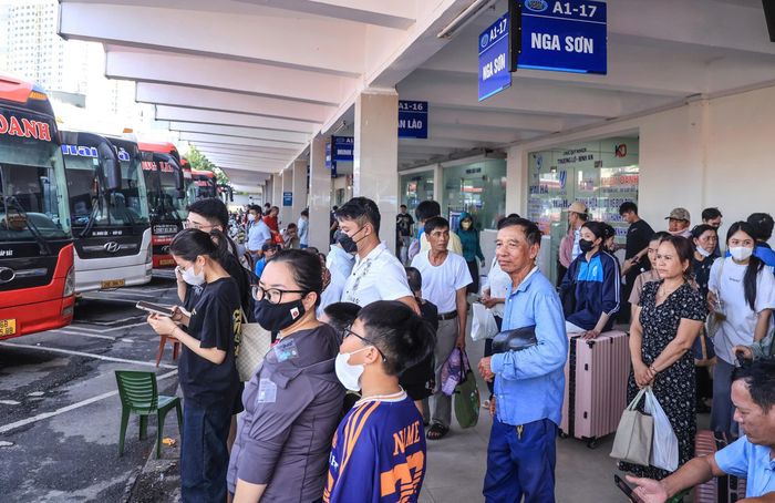 Theo ông Tùng, tại Bến xe Giáp Bát, lượng khách trong ngày cao điểm dự kiến khoảng 9.000 lượt, với khoảng 760 lượt xe. Các tuyến được dự báo có nhu cầu lớn gồm: Nam Định, Thái Bình, Ninh Bình và Thanh Hóa.