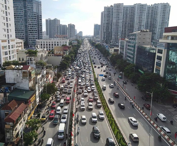 Đường Vành đai 2 giao thông đông đúc hướng rời Thủ đô. 
