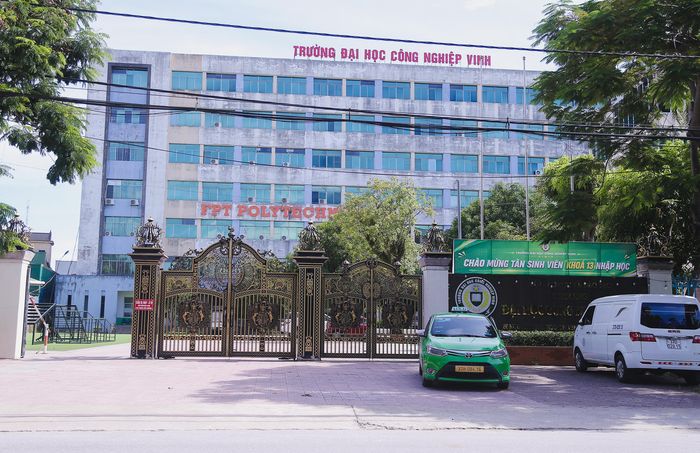 Để không bị gián đoạn, từ năm học 2024 - 2025 Trường Tiểu học và THCS Quang Trung thuê trụ sở Trường Đại học Công nghiệp Vinh để dạy và học.