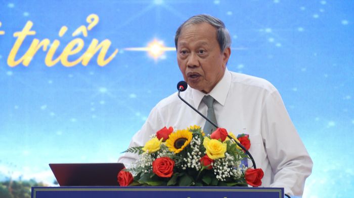 Ông Lương Văn Tự, nguyên thứ trưởng Bộ Công thương đánh giá cao ý tưởng và cách tổ chức mời gọi đầu tư của xã Tư Nghĩa.