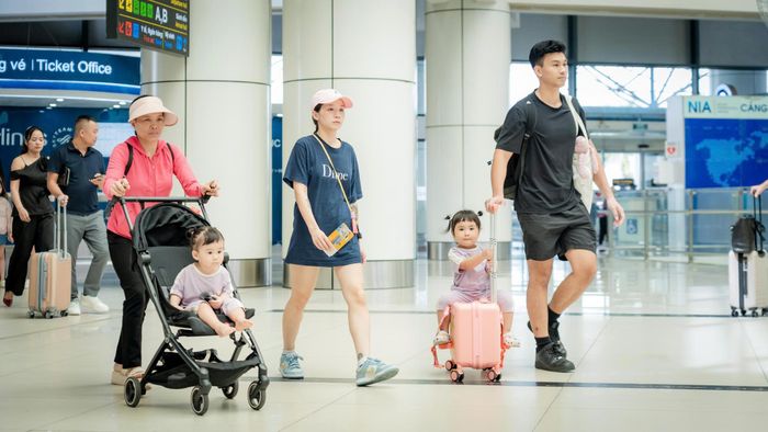 Hành khách cũng được khuyến nghị cần kiểm tra kỹ giấy tờ, hành lý và có mặt trước giờ bay 2 tiếng với chuyến nội địa, 3 tiếng với chuyến quốc tế; tuân thủ biển báo và hướng dẫn của lực lượng chức năng tại nhà ga.