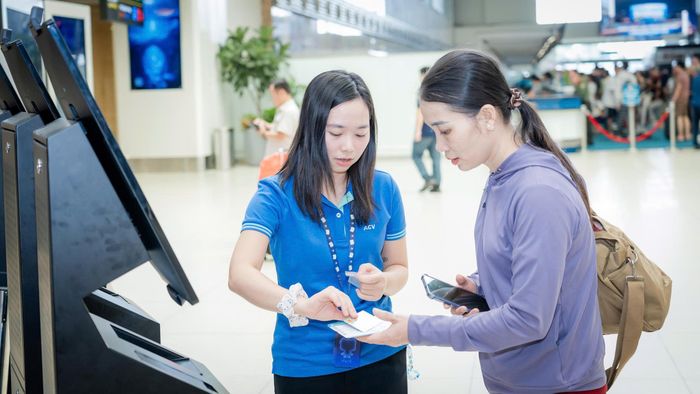 "Dù thực tế lượng khách di chuyển ổn định và không tạo ra áp lực quá lớn như dự kiến, nhưng sự chuẩn bị kỹ lưỡng về hạ tầng và các phương án phục vụ cùng quyết định tăng tham số điều phối slot tại Nội Bài lên 44 chuyến/giờ đảm bảo tăng hiệu quả và năng lực phục vụ bay giai đoạn cao điểm, giúp người dân bước vào kỳ nghỉ lễ suôn sẻ, an toàn, trọn vẹn", đại diện Cảng hàng không quốc tế Nội Bài chia sẻ.