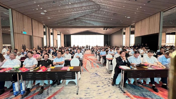 Các doanh nghiệp Trung Quốc giới thiệu công nghệ sản xuất xanh, thân thiện với môi trường trong sản xuất gốm sứ xây dựng.