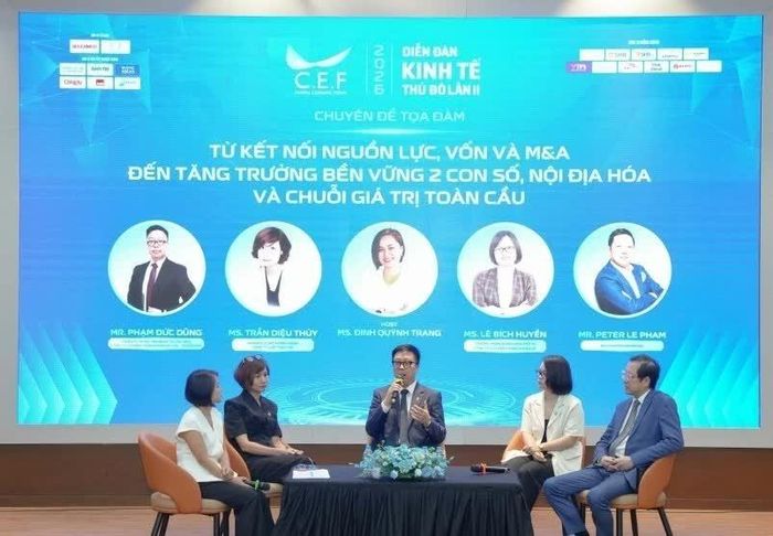 Các đại biểu trao đổi tại diễn đàn.